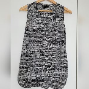 H&M button down sleeveless blouse